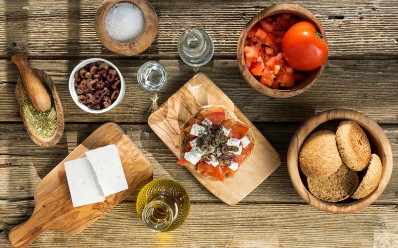 oi-geuseis-tis-kritis-kai-tis-elladas-kataftanoun-stin-athina