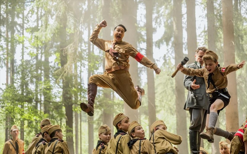 einai-o-taika-waititi-o-pio-aksiolatreutos-paranoikos-diktatoras-pio-aksiolatreutos-paranoikos-diktatoras