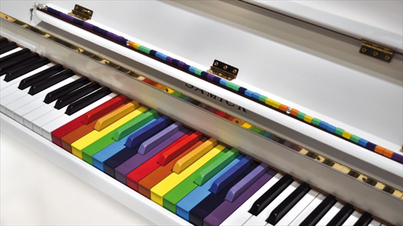 o-loukianos-kilaidonis-kai-ta-xromatista-tragoudia-tou