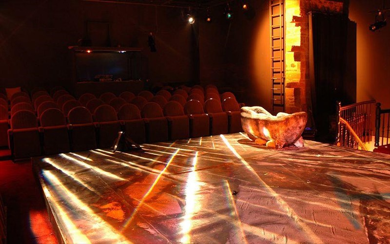 theatro-aggelon-bima-to-repertorio-tis-neas-xronias