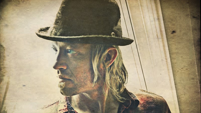 skoteines-kai-traxies-istories-apo-tous-woven-hand