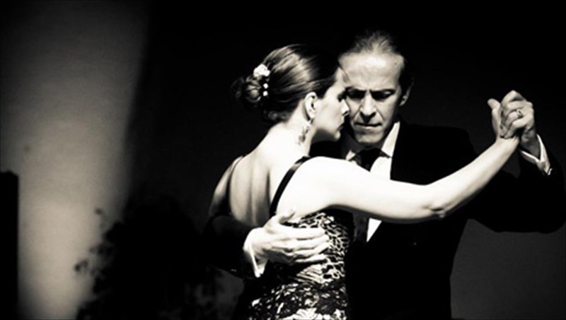 tango-acropolis-milonga-stin-plateia-suntagmatos