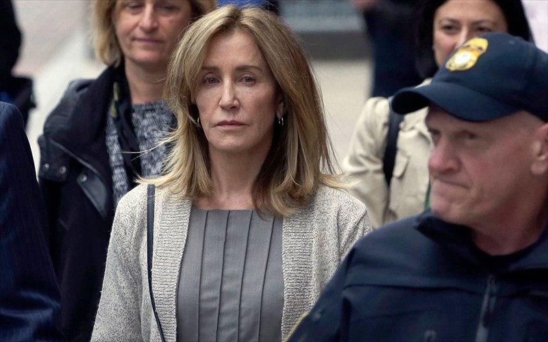 se-14-meres-fulakisi-katadikastike-i-felicity-huffman-felicity-huffman