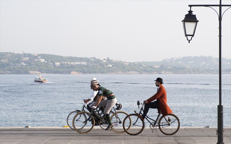 plisiazei-to-tweed-run-stis-spetses