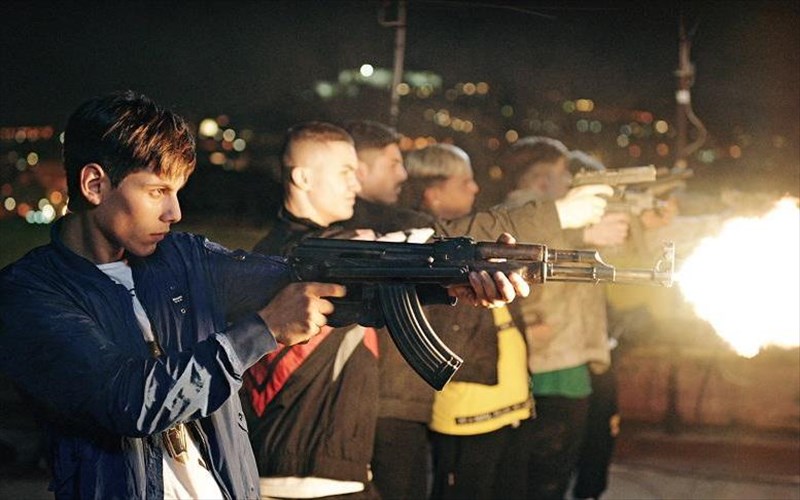 mia-gkangksteriki-istoria-enilikiosis-stis-nuxtes-premieras