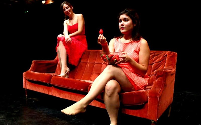 i-kuria-x-ektethike-sti-skini-tis-frunixou