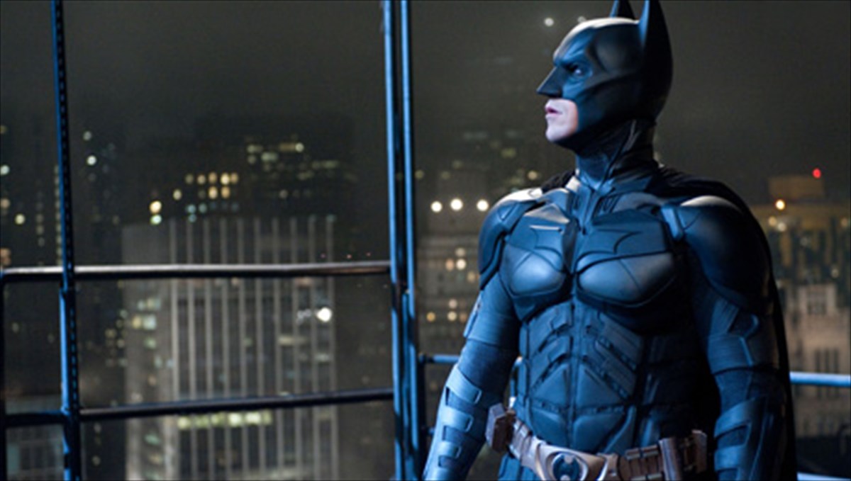 allagi-batman-meta-ton-christian-bale-poios