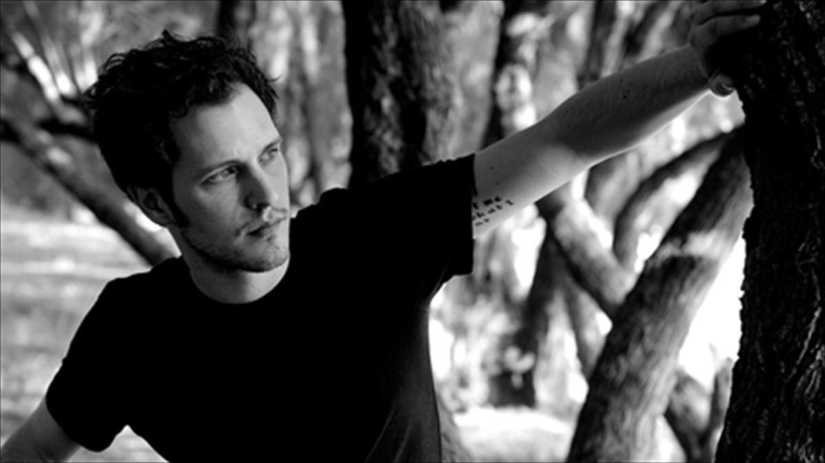 after-sunset-sunaulia-me-ton-leon-ston-kipo-tou-megarou