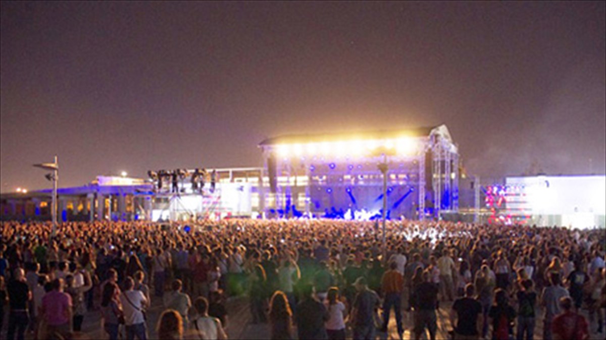 heavy-by-the-sea--plateia-nerou-plateia-nerou