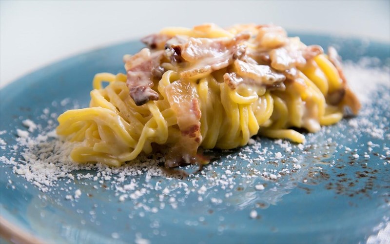 epta-7-piu-sette-epistrefei-me-ananeomeno-concept