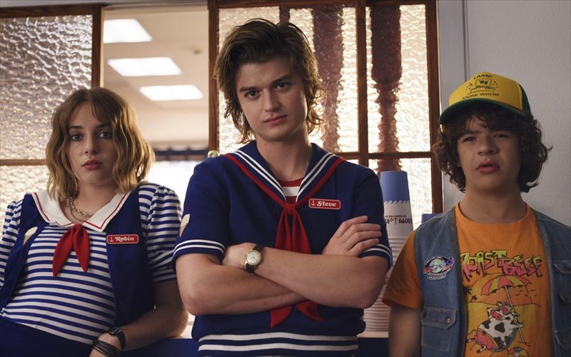 o-anapodos-kosmos-tou-stranger-things-epekteinei-tous-orizontes-tou-makria-apo-to-xokins
