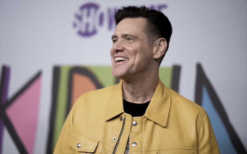 to-2020-erxetai-to-proto-imiautografiko-muthistorima-tou-Jim-carrey