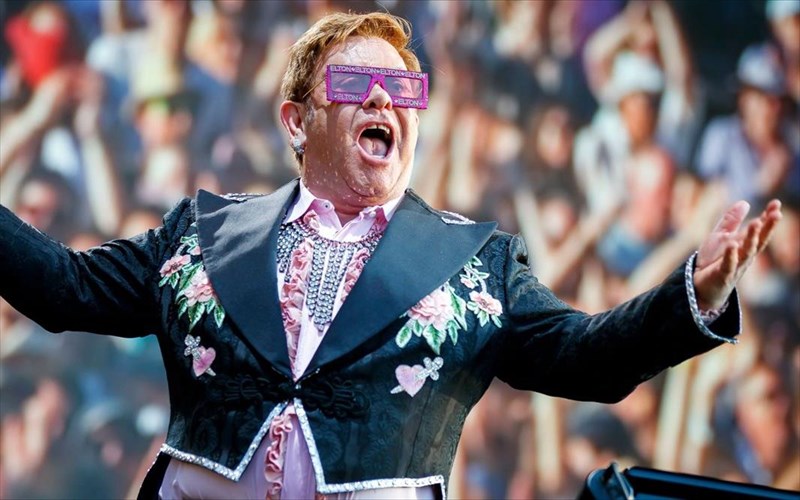 elton-John-tha-eixa-pethanei-se-24-ores