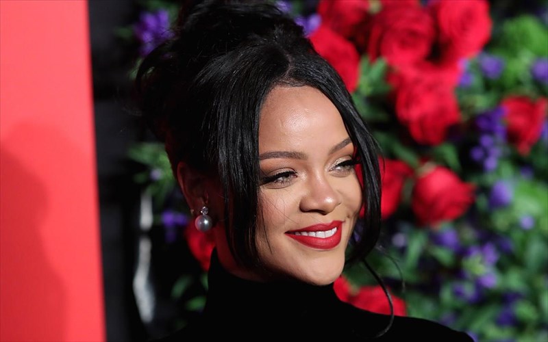i-rihanna-tha-bgalei-mia-visual-autobiografia