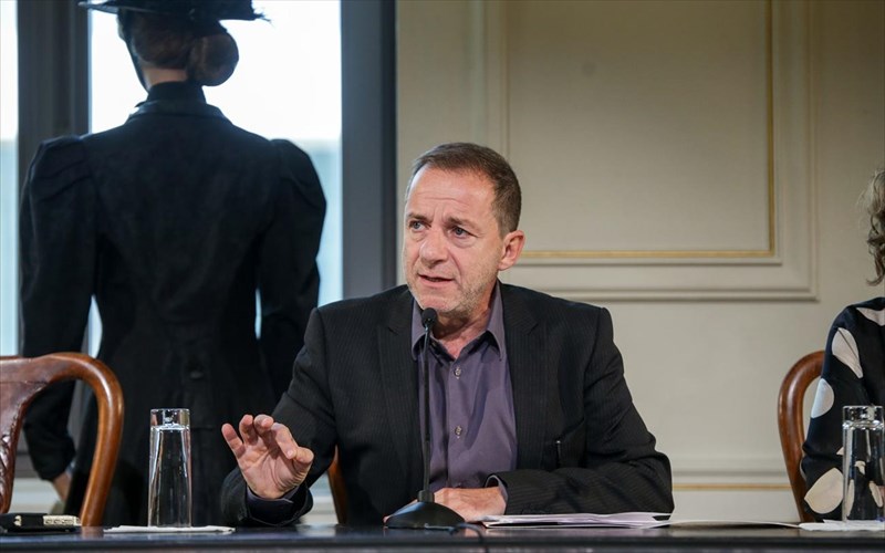 ta-sxedia-tou-dimitri-lignadi-gia-to-ethniko-theatro