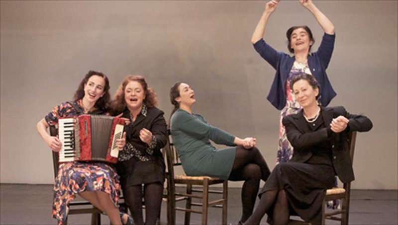 kritiki-theatroukoinos-logos