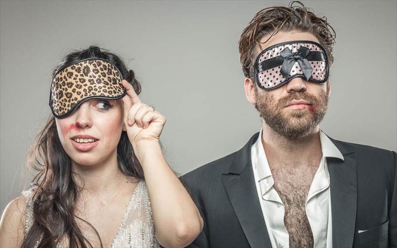 sto-nufiko-krebati-tou-apo-mixanis-theatrou