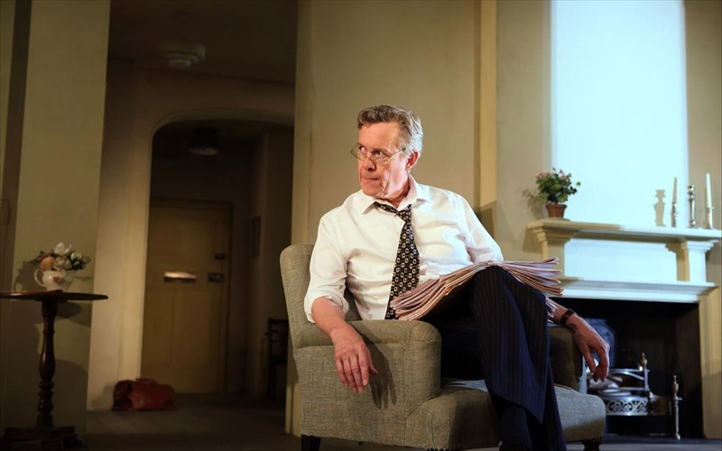 i-kubernosa-taksi-tou-inomenou-basileiou-zontana-sto-megaro