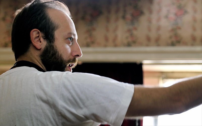 orfeas-peretzis-to-theatro-me-sugkinei-kai-me-apothei-me-tin-idia-dunami