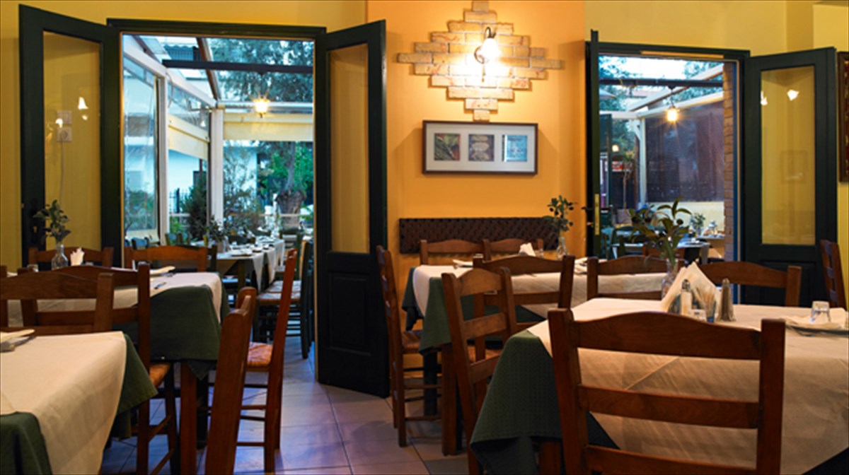 koundouros-omileite-kritika