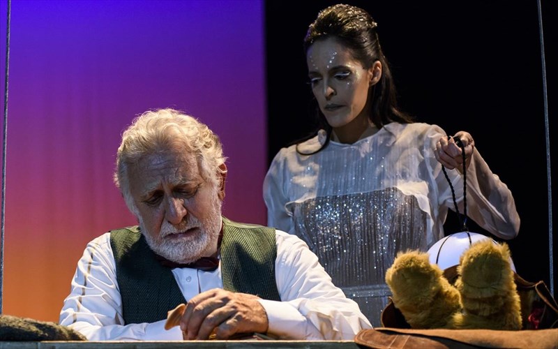 i-xristougenniatiki-istoria-epistrefei-sto-ethniko-theatro