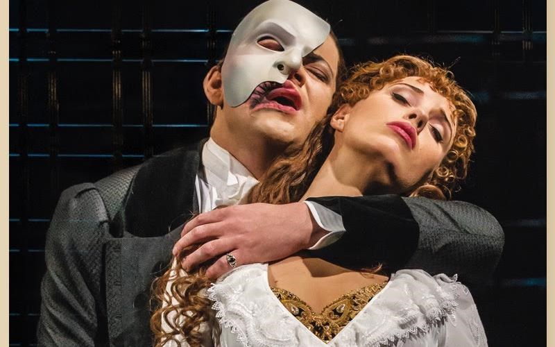 to-fantasma-tis-operas-erxetai-gia-proti-fora-stin-ellada