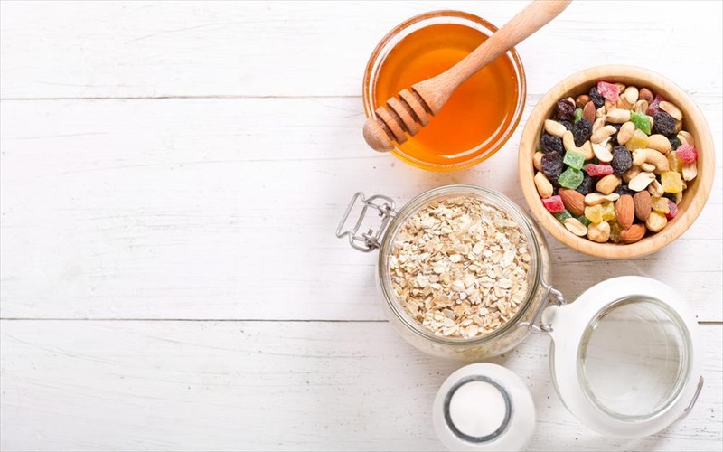 deite-giati-prepei-na-bazete-meli-sta-snak-sas