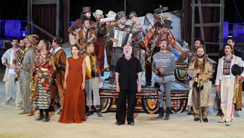 se-aristofaniko-kamba-zografise-o-nionios-nionios