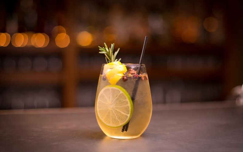 to-athens-bar-show-ksekina