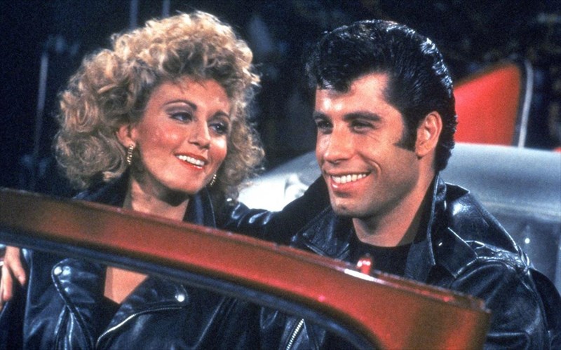xrusafi-to-mauro-dermatino-koustoumi-tis-olivia-newton-John-apo-to-grease