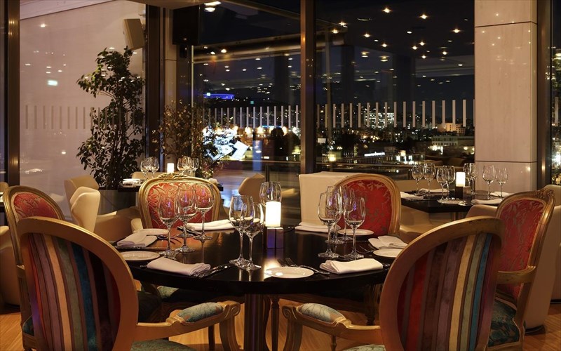 rixnoume-mia-klefti-matia-sto-neo-menou-tou-galaxy-bar-kai-restaurant-restaurant