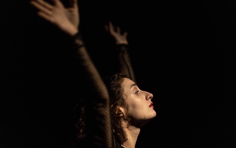 efi-gousi-ta-erga-tou-tsexof-einai-san-partitoures-mousikis