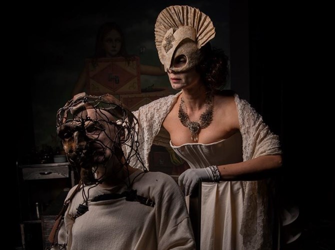 krtiki-o-anthropos-elefantas-kai-i-paramorfomeni-kanonikotita-sti-skini-tou-vault-paramorfomeni-kanonikotita-sti-skini-tou-vault