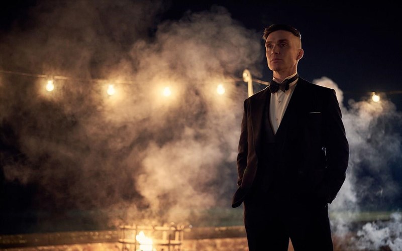 ianouario-ksekinoun-ta-gurismata-tis-ektis-sezon-tou-peaky-blinders-me-ton-cillian-murphy