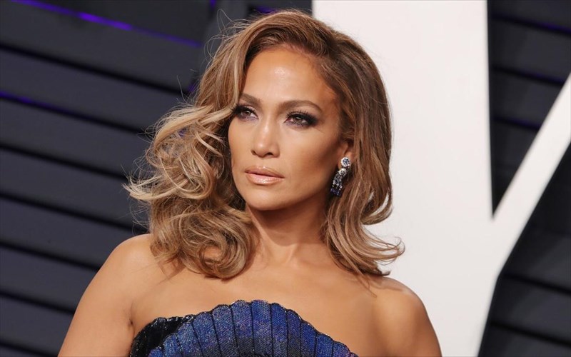 Jennifer-lopez-enas-skinothetis-zitise-na-dei-ta-stithi-mou-kai-tou-eipa-oxi