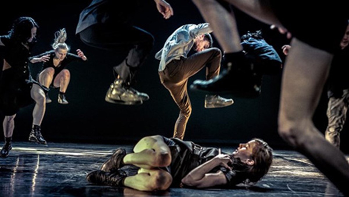 ston-ruthmo-tou-diethnous-festibal-xorou-kalamatas