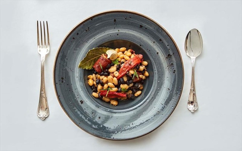 sto-tudor-hall-ta-ospria-pairnoun-protagonistiko-rolo