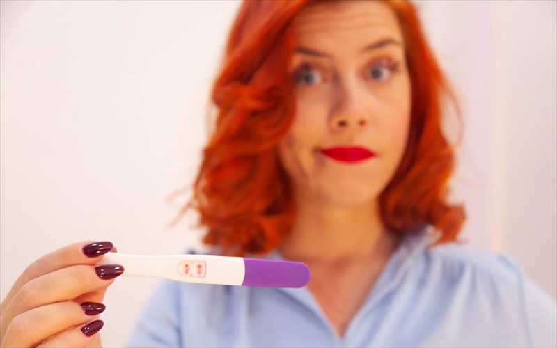 mam-tou-saki-serefa-mia-gkourme-komodia-enilikiosis