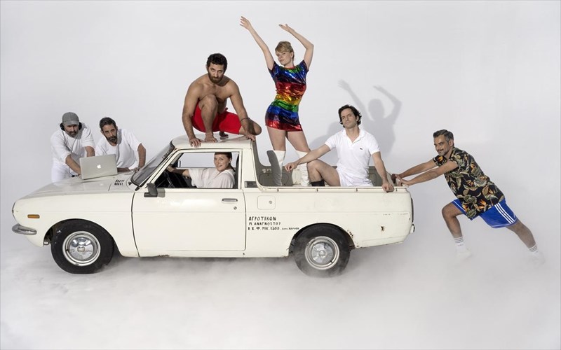 tom-in-greece-i-anatomia-mias-kleistis-koinonias-sti-stegi