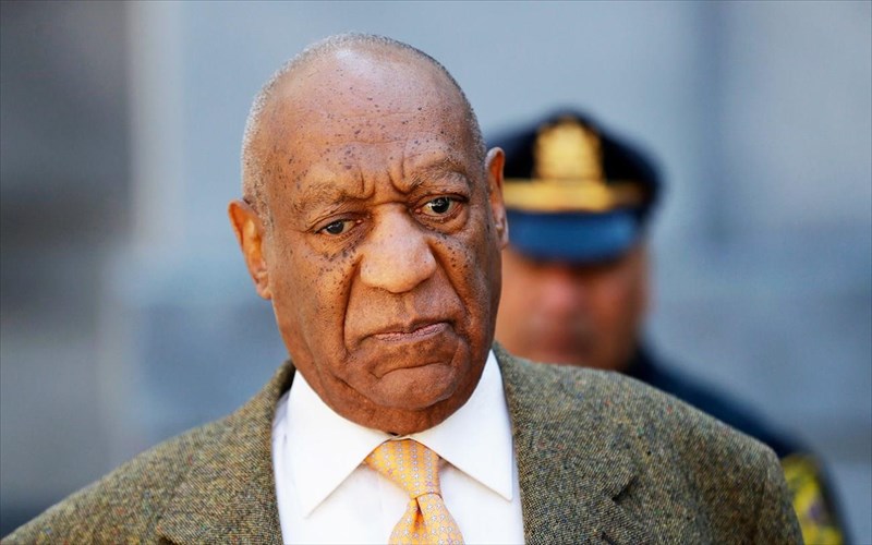 o-bill-cosby-epimenei-pos-epese-thuma-skeuorias