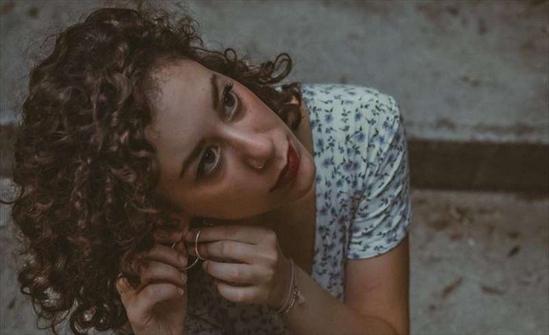 maria-petebi-opos-sti-zoi-etsi-kai-sto-theatro-oti-den-ekselissetai-pethainei