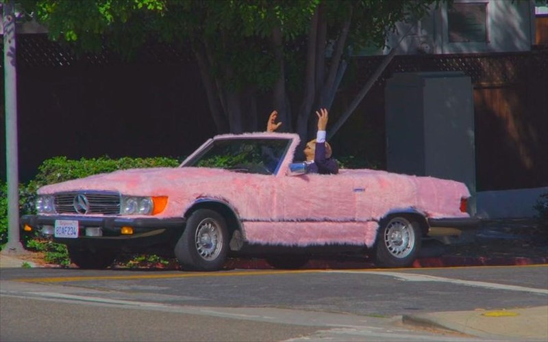 kukloforise-to-neo-binteoklip-tou-iggy-pop-se-skinothesia-tou-mac-demarco