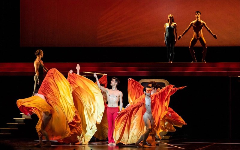 xristougenna-sto-megaro-me-ta-bejart-ballet-lausanne