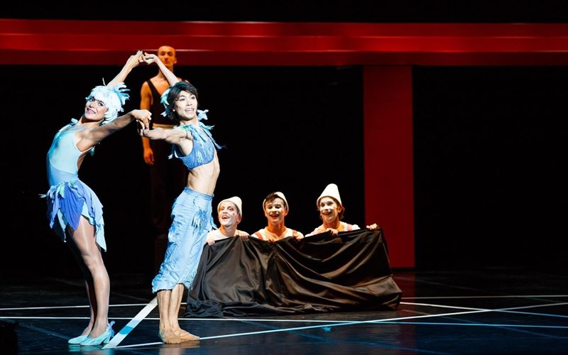 xristougenna-sto-megaro-ti-tha-doume-fetos