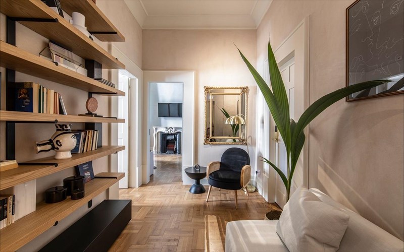 to-monsieur-didot-epifulassei-mia-signature-empeiria-diamonis-me-aroma-palias-athinas