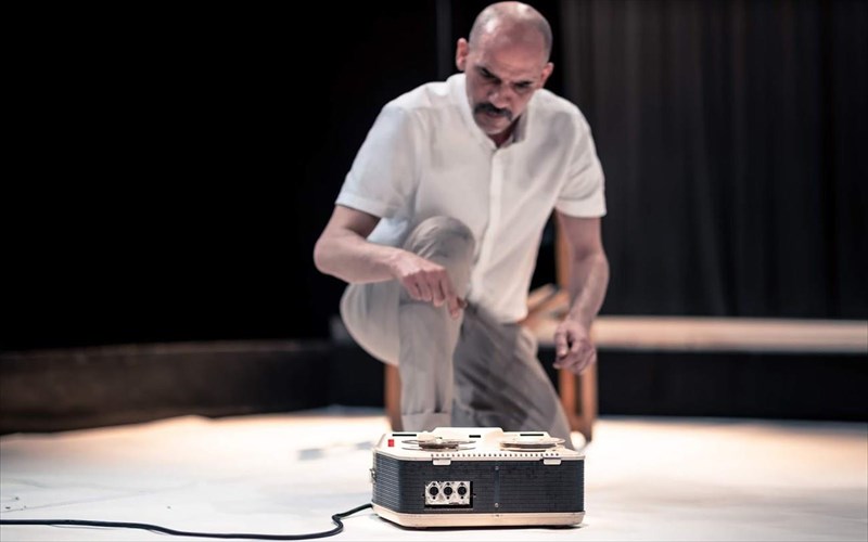 oi-anthropofulakes-epistrefoun-sto-ypogeio-tou-theatrou-texnis