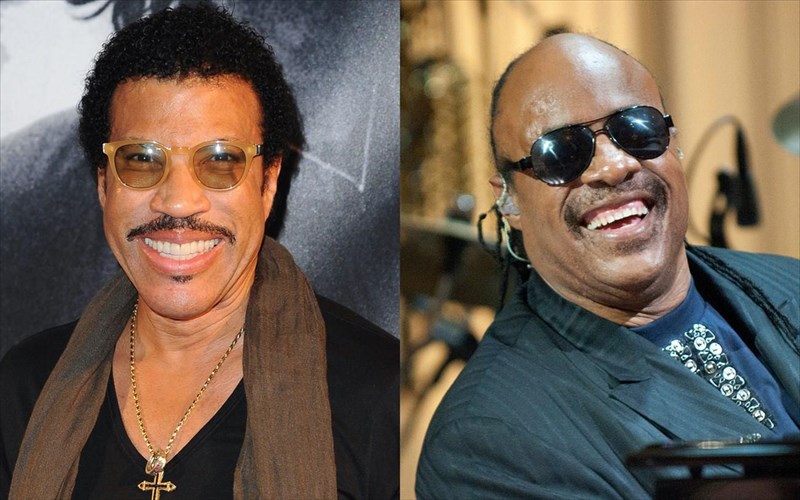 lionel-richie-ksero-oti-o-stevie-wonder-blepei-stevie-wonder-blepei