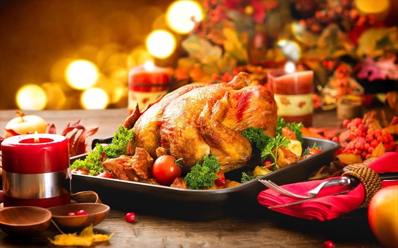 oi-geuseis-ton-xristougennon-kai-tis-protoxronias-sta-estiatoria-tis-athinas