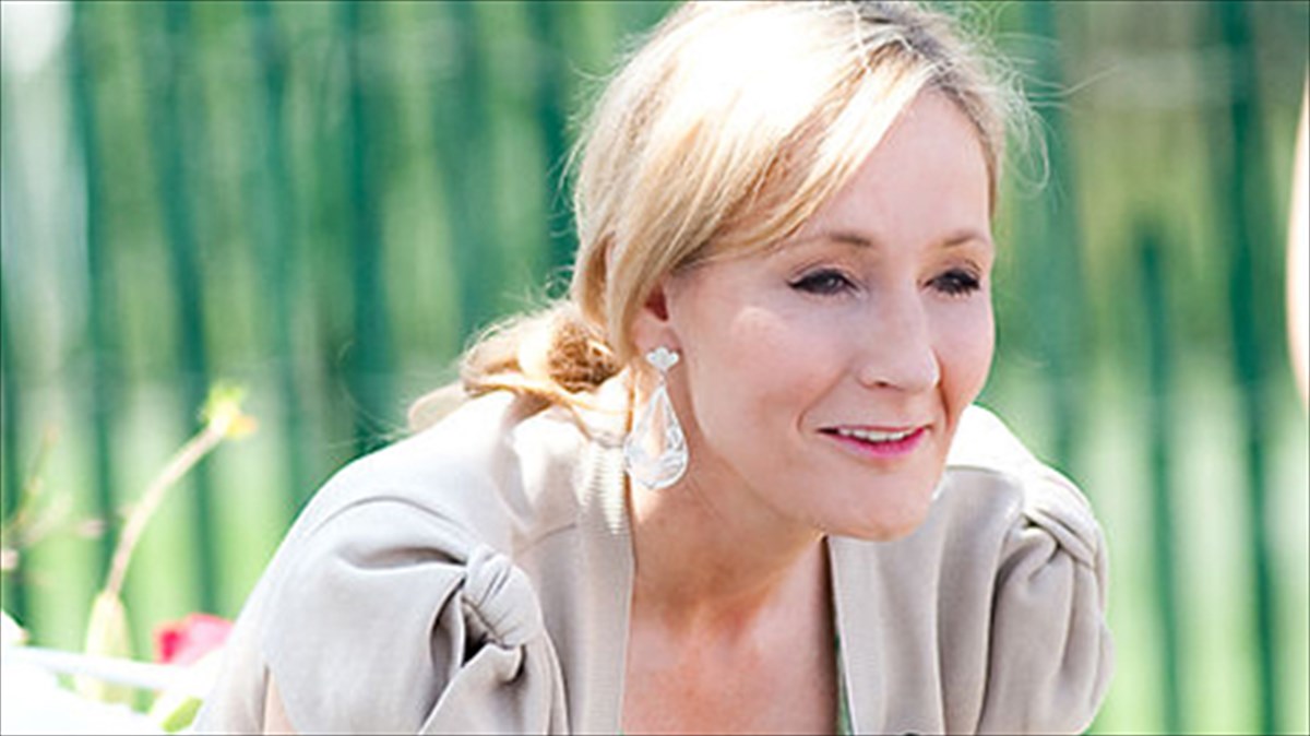 to-neo-biblio-tis-rowling-sti-megali-othoni