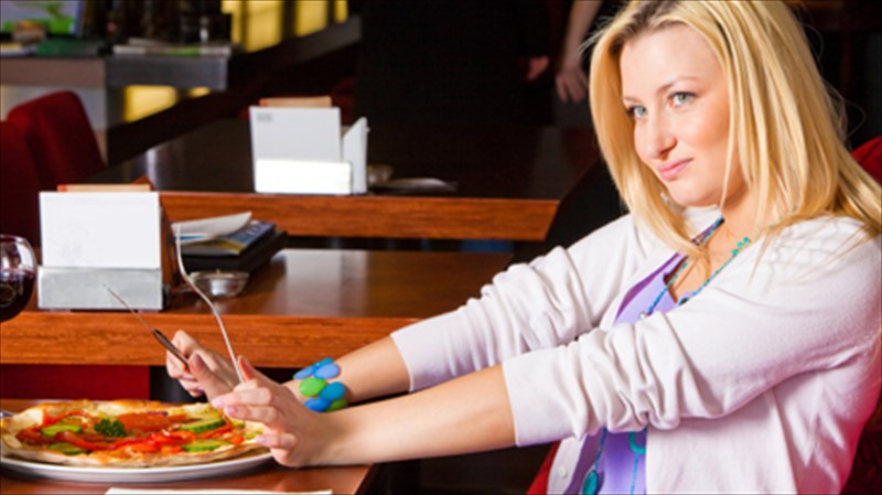 pos-mporei-na-sas-arrostisei-ena-estiatorio